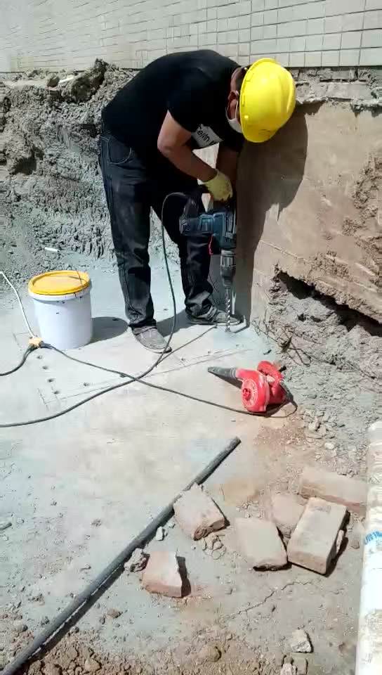 岳麓新旧混凝土植筋连接加固